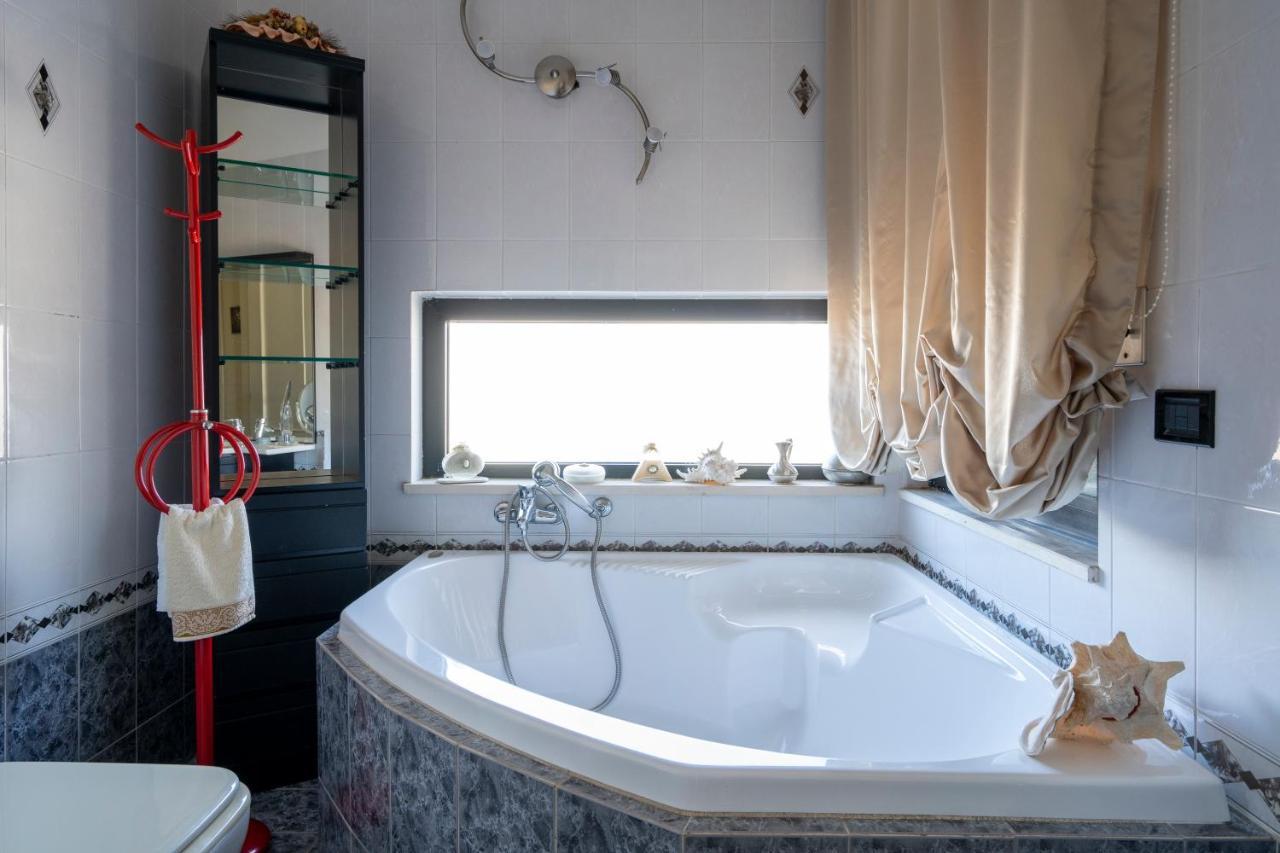 Grazia Attic Apartment With Terrace Trani Exterior foto